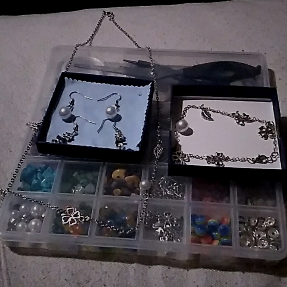 Ear rings,necklace,and bracelet